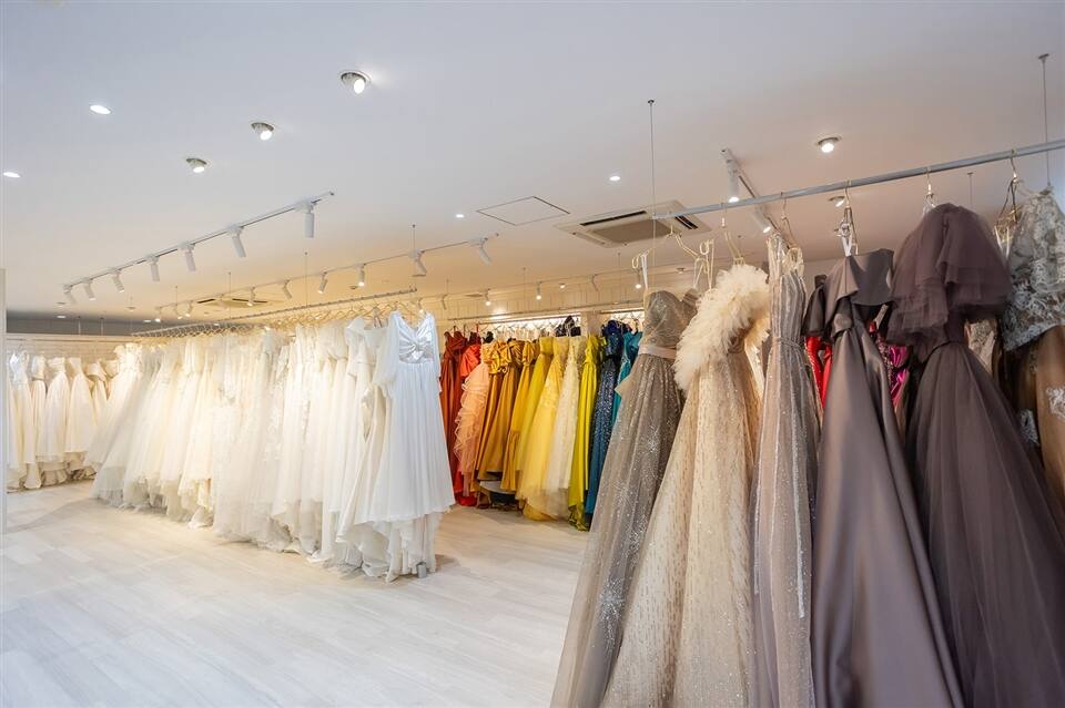 ウェディングワン広島 - 結婚式のプロが提案する、フォーマル度の高い一着